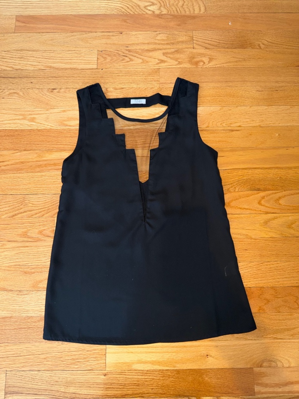 Tobi Black Sleeveless Notch V-Neck Camisole